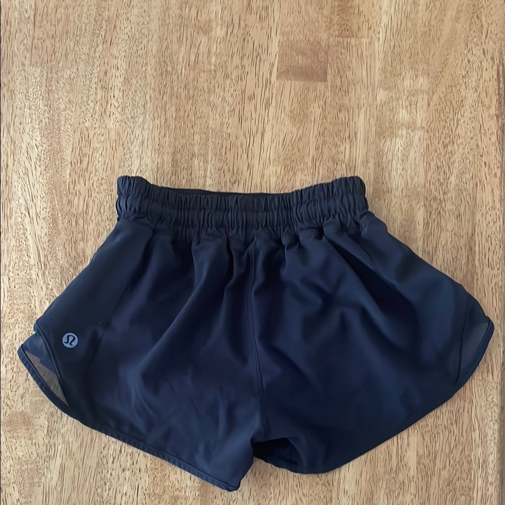 Lululemon Hotty Hot LR short 2.5” lined black size 2